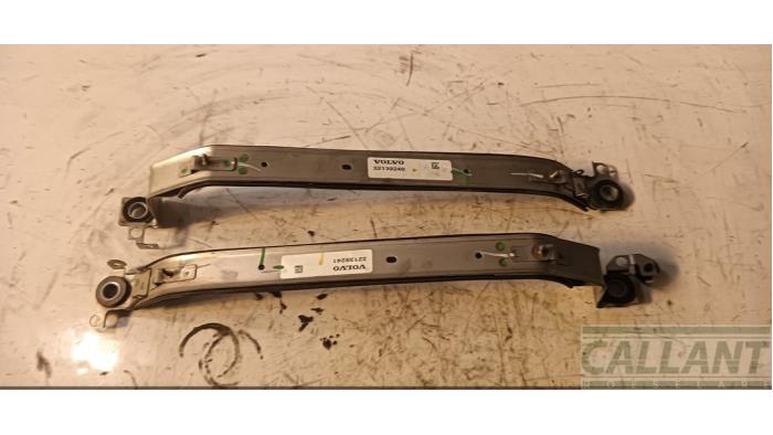 Begagnade Bränsletanksfäste Volvo V60 II (ZW) 2.0 T6 16V Twin Engine Pris € 60,50 Inklusive moms erbjuds av Garage Callant