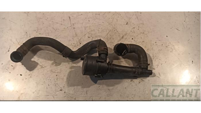 Begagnade Extra vattenpump Jaguar XF (X260) 2.0d 180 16V Pris € 60,50 Inklusive moms erbjuds av Garage Callant