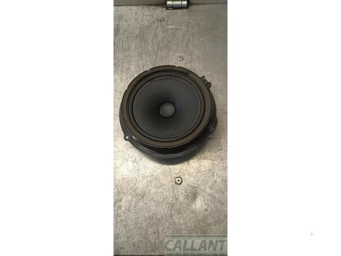 Używane Glosnik Landrover Discovery Sport (LC) 1.5 P300e 12V AWD Cena € 30,25 Z VAT oferowane przez Garage Callant