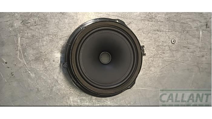 Używane Glosnik Landrover Discovery Sport (LC) 1.5 P300e 12V AWD Cena € 30,25 Z VAT oferowane przez Garage Callant