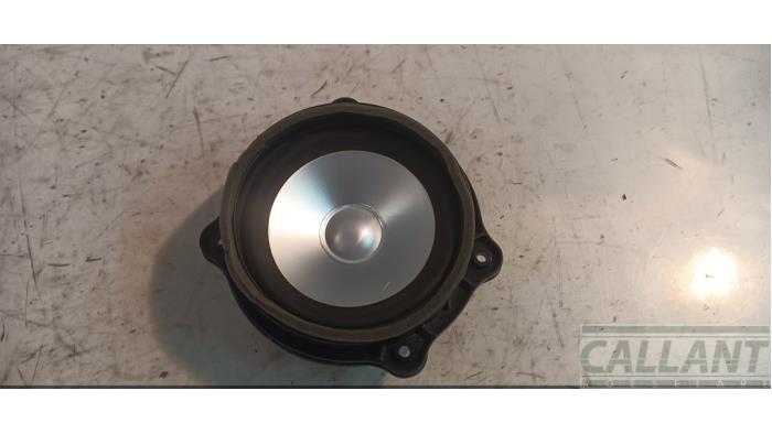 Używane Glosnik Landrover Range Rover III (LM) 2.9 TD6 24V Cena € 36,30 Z VAT oferowane przez Garage Callant