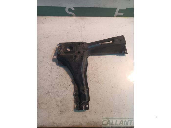 Używane Rama reflektora prawa Landrover Range Rover III (LM) 2.9 TD6 24V Cena € 60,50 Z VAT oferowane przez Garage Callant