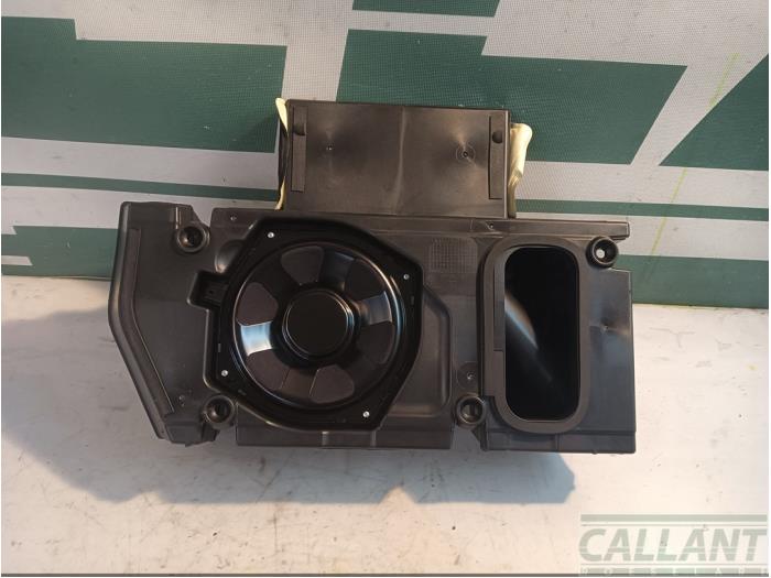 Używane Subwoofer Landrover Range Rover IV (LG) 4.4 SDV8 32V Cena € 211,75 Z VAT oferowane przez Garage Callant