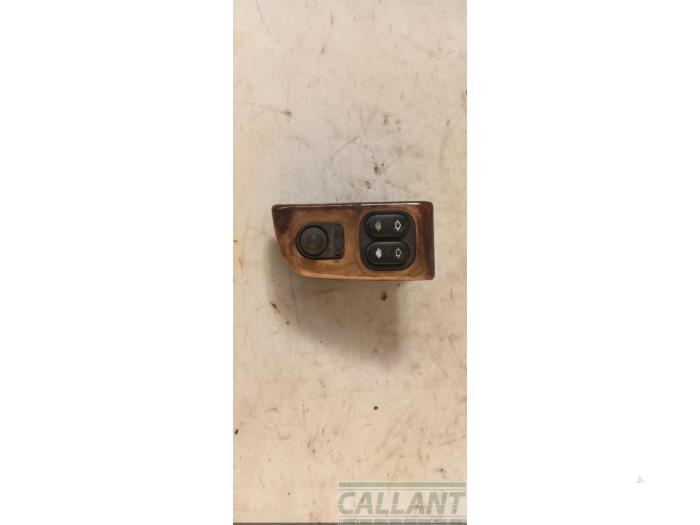 Usados Interruptor combinado de ventanillas Jaguar XK 8 Convertible 4.0 V8 32V Precio € 66,55 IVA incluido ofrecido por Garage Callant