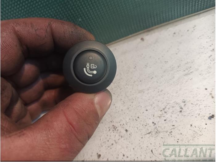 Switch for retractable tow bar