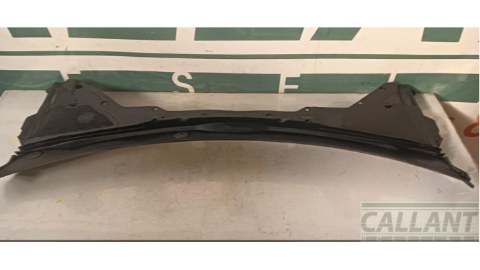 Używane Parawan Jaguar XE 2.0d 180 16V Cena € 60,50 Z VAT oferowane przez Garage Callant
