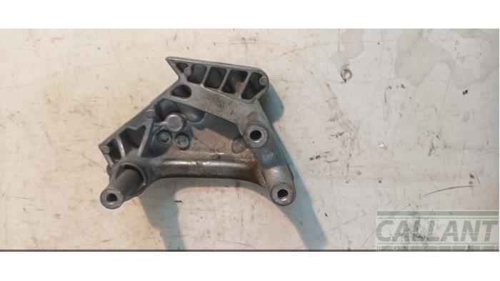 Used Engine mount Volkswagen Golf VII Variant (AUVV) 1.6 TDI BMT 16V Price € 30,25 Inclusive VAT offered by Garage Callant