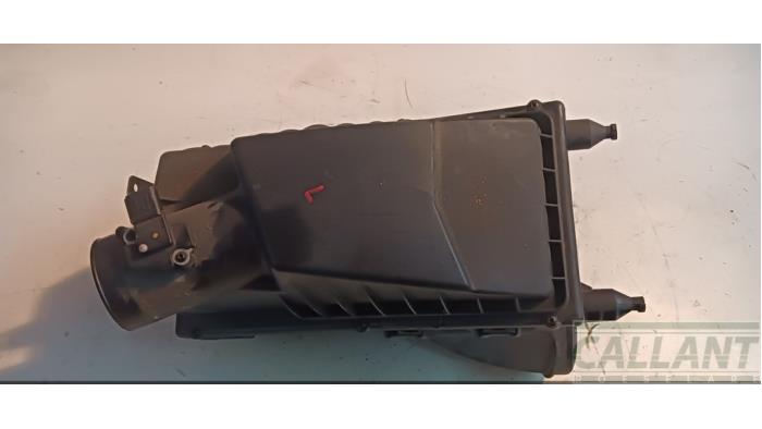 Begagnade Luftfilterhus Landrover Range Rover IV (LG) 4.4 SDV8 32V Pris € 151,25 Inklusive moms erbjuds av Garage Callant