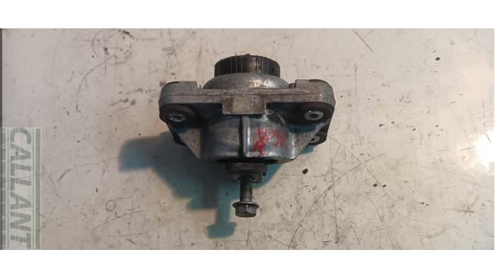 Used Engine mount Landrover Range Rover IV (LG) 4.4 SDV8 32V Price € 60,50 Inclusive VAT offered by Garage Callant