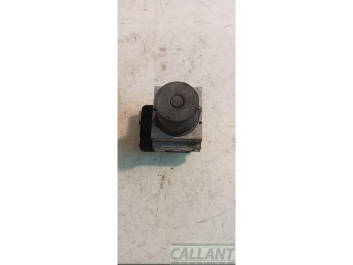Begagnade ABS-pump Landrover Range Rover IV (LG) 4.4 SDV8 32V Pris € 363,00 Inklusive moms erbjuds av Garage Callant