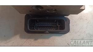 ABS Pumpe van een Land Rover Range Rover IV (LG) 4.4 SDV8 32V 2015