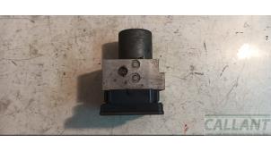 ABS Pumpe van een Land Rover Range Rover IV (LG) 4.4 SDV8 32V 2015