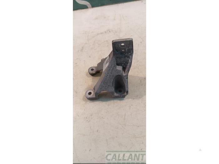 Usagé Support moteur Jaguar XE 2.0 D E-Performance 16V Prix € 66,55 Prix TTC proposé par Garage Callant