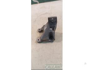 Engine mount from a Jaguar XE 2.0 D E-Performance 16V 2015