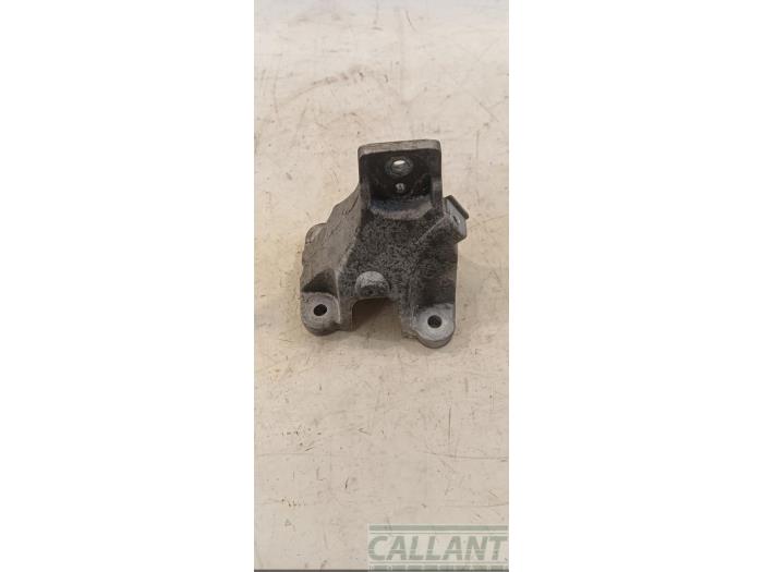 Usagé Support moteur Jaguar XE 2.0 D E-Performance 16V Prix € 30,25 Prix TTC proposé par Garage Callant