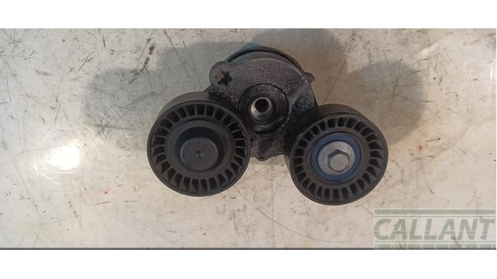Usados Tensor correa múltiple Jaguar XE 2.0 D E-Performance 16V Precio € 90,75 IVA incluido ofrecido por Garage Callant