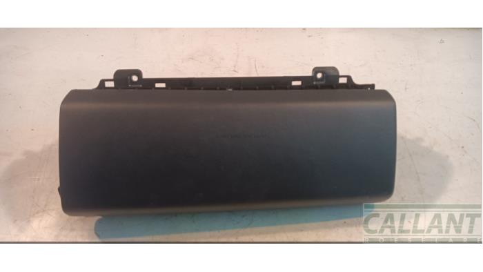 Begagnade Handskfack Landrover Range Rover IV (LG) 4.4 SDV8 32V Pris € 181,50 Inklusive moms erbjuds av Garage Callant