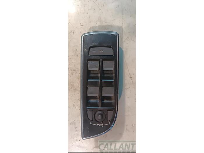 Usados Interruptor combinado de ventanillas Jaguar XJ (X351) 3.0 D V6 24V Precio € 60,50 IVA incluido ofrecido por Garage Callant
