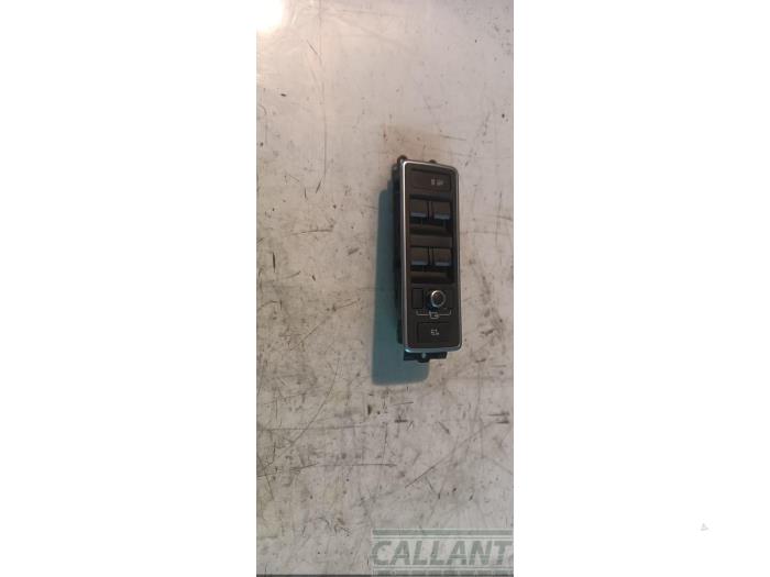 Usados Interruptor combinado de ventanillas Landrover Range Rover IV (LG) 4.4 SDV8 32V Precio € 78,65 IVA incluido ofrecido por Garage Callant