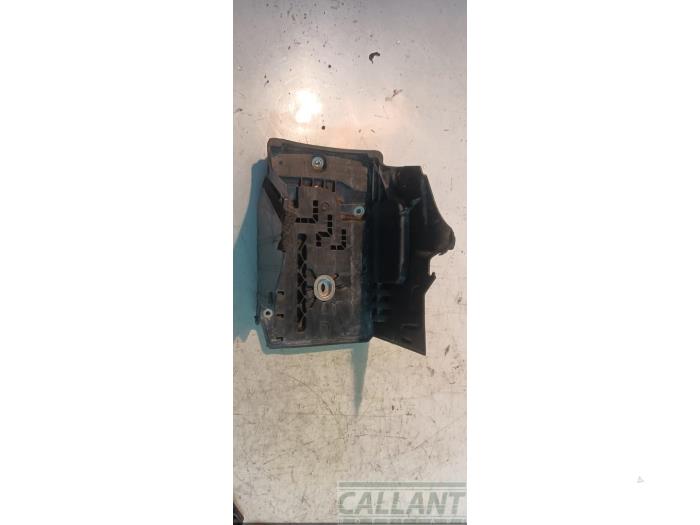 Begagnade Batterilåda Landrover Discovery Sport (LC) 2.0 eD4 150 16V Pris € 30,25 Inklusive moms erbjuds av Garage Callant