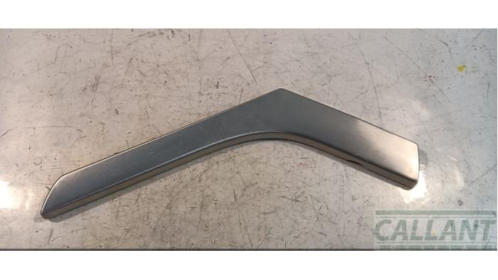 Usagé Console central Landrover Range Rover Evoque (LVJ/LVS) 2.2 TD4 16V Prix € 53,24 Prix TTC proposé par Garage Callant