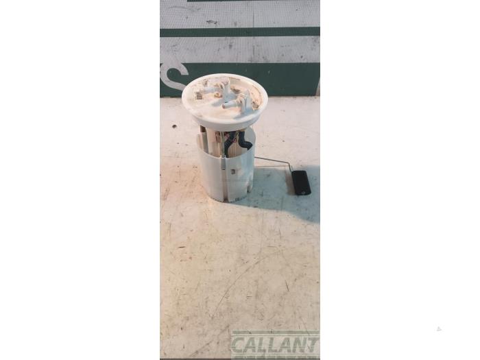 Usagé Pompe à carburant Volvo V40 (MV) 1.6 D2 Prix € 60,50 Prix TTC proposé par Garage Callant