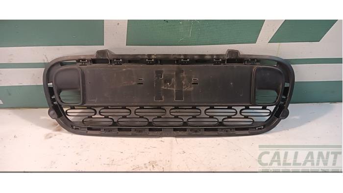 Begagnade Grill Citroen C4 Cactus (0B/0P) 1.5 Blue HDi 100 Pris € 72,60 Inklusive moms erbjuds av Garage Callant