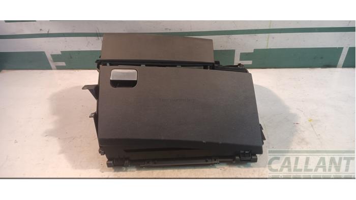 Begagnade Handskfack Landrover Range Rover Sport (LS) 3.0 S TDV6 Pris € 121,00 Inklusive moms erbjuds av Garage Callant