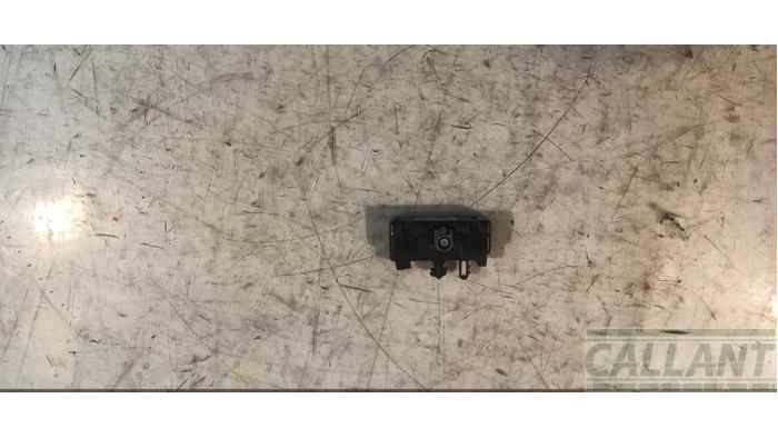 Używane Antena Bluetooth Landrover Range Rover Velar (LY) 2.0 16V P250 AWD Cena € 30,25 Z VAT oferowane przez Garage Callant