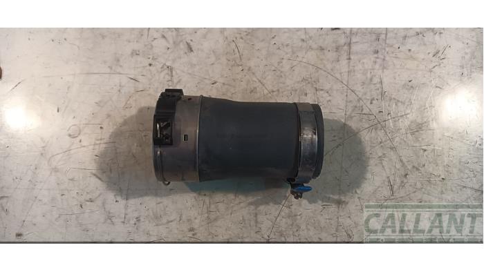 Gebrauchte Intercooler Schlauch Landrover Range Rover Velar (LY) 2.0 16V P250 AWD Preis € 72,60 Mit Mehrwertsteuer angeboten von Garage Callant