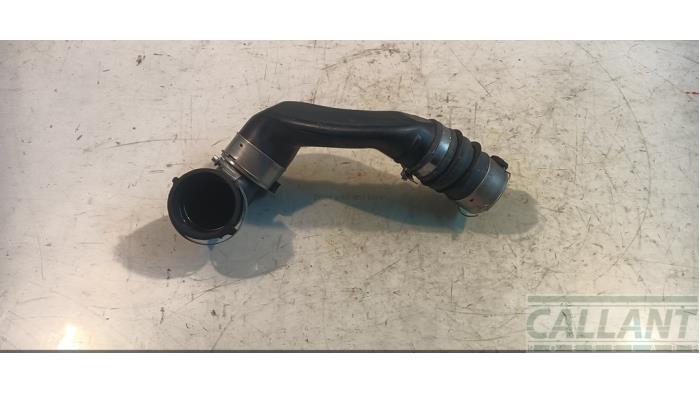 Gebrauchte Intercooler Schlauch Landrover Range Rover Velar (LY) 2.0 16V P250 AWD Preis € 48,40 Mit Mehrwertsteuer angeboten von Garage Callant