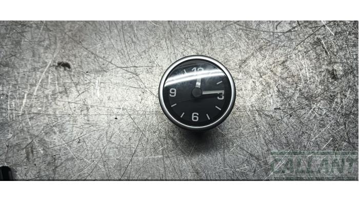Używane Zegar Landrover Discovery IV (LAS) 3.0 SD V6 24V Cena € 48,40 Z VAT oferowane przez Garage Callant