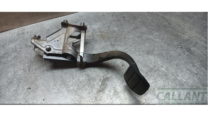 Używane Pedal hamulca Landrover Discovery IV (LAS) 3.0 SD V6 24V Cena € 60,50 Z VAT oferowane przez Garage Callant
