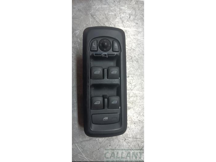 Usados Interruptor combinado de ventanillas Landrover Discovery IV (LAS) 3.0 SD V6 24V Precio € 60,50 IVA incluido ofrecido por Garage Callant