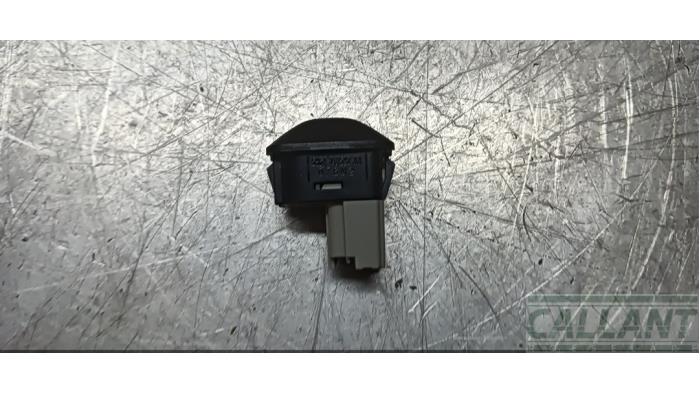 Begagnade Sensor (övriga) Jaguar XJ (X351) 2.0 i4 Ti 16V Pris € 18,15 Inklusive moms erbjuds av Garage Callant