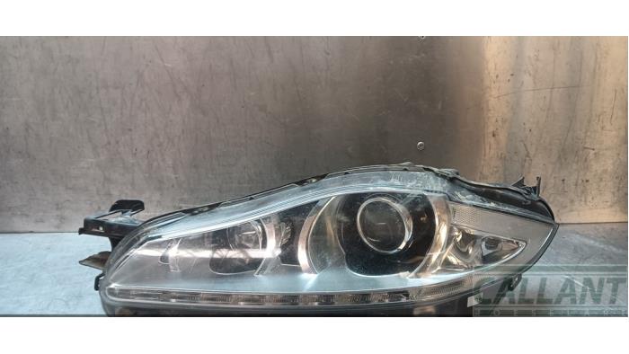 Używane Reflektor lewy Jaguar XJ (X351) 2.0 i4 Ti 16V Cena € 1.058,75 Z VAT oferowane przez Garage Callant