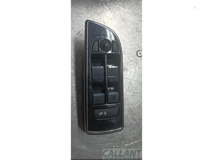 Usados Interruptor combinado de ventanillas Jaguar XJ (X351) 3.0 D V6 24V Precio € 60,50 IVA incluido ofrecido por Garage Callant