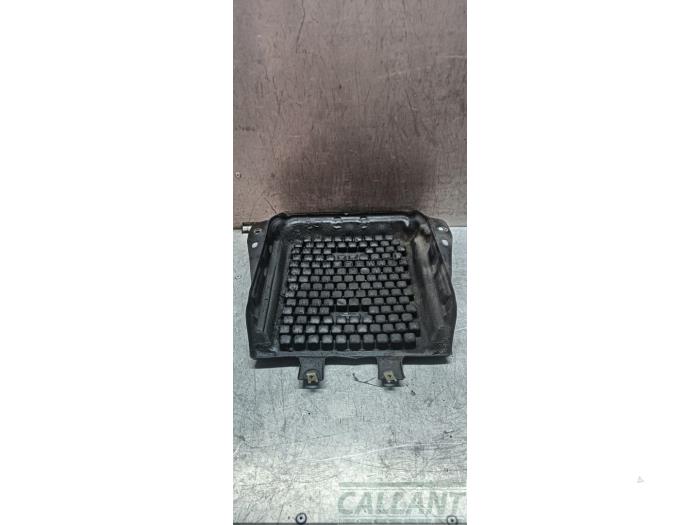 Begagnade Hasplåt Jaguar S-type (X200) 2.7 D 24V Pris € 30,25 Inklusive moms erbjuds av Garage Callant