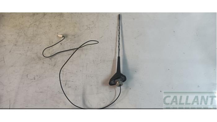 Używane Antena Renault Twingo II (CN) 1.5 dCi 90 FAP Cena € 24,20 Z VAT oferowane przez Garage Callant