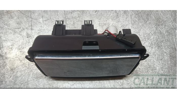 Usagé Divers Jaguar XJ (X351) 2.0 i4 Ti 16V Prix € 66,55 Prix TTC proposé par Garage Callant