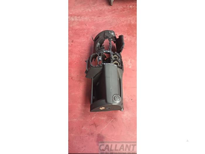 Usados Salpicadero Dacia Duster (HS) 1.5 dCi Precio € 223,85 IVA incluido ofrecido por Garage Callant