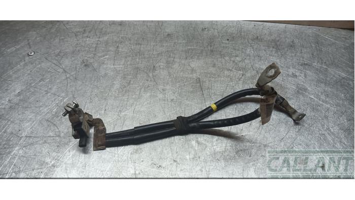 Używane Biegun akumulator Volvo V40 (MV) 1.6 D2 Cena € 48,40 Z VAT oferowane przez Garage Callant