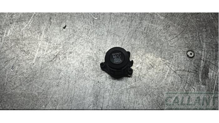 Używane Przelacznik Start/Stop Jeep Renegade (BU) Cena € 24,20 Z VAT oferowane przez Garage Callant