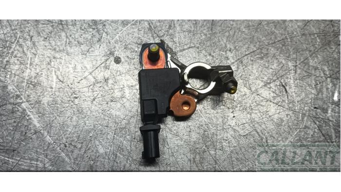 Begagnade Batteriterminal Jaguar XE 2.0d 180 16V Pris € 30,25 Inklusive moms erbjuds av Garage Callant