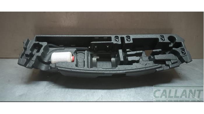 Gebrauchte Sonstige Landrover Discovery Sport (LC) 2.0 eD4 150 16V Preis € 48,40 Mit Mehrwertsteuer angeboten von Garage Callant