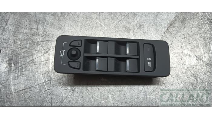 Usados Interruptor combinado de ventanillas Landrover Discovery Sport (LC) 2.0 eD4 150 16V Precio € 60,50 IVA incluido ofrecido por Garage Callant