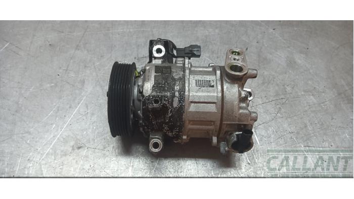 Usagé Pompe clim Jeep Renegade (BU) Prix € 181,50 Prix TTC proposé par Garage Callant