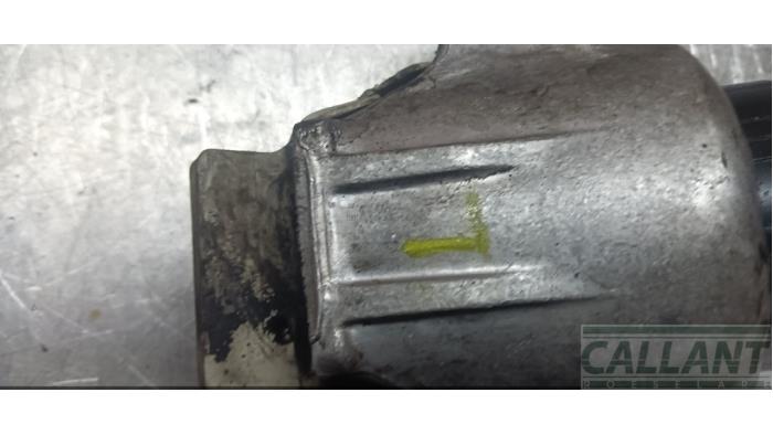 Engine mount from a Jaguar XF (X260) 2.0d 163 E-Performance 16V 2021