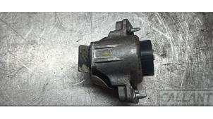 Engine mount from a Jaguar XF (X260) 2.0d 163 E-Performance 16V 2021