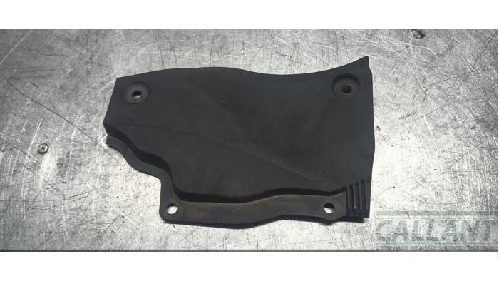 Gebrauchte Kunststoffteile Landrover Discovery V (LR) 3.0 Td6 24V Preis € 30,25 Mit Mehrwertsteuer angeboten von Garage Callant